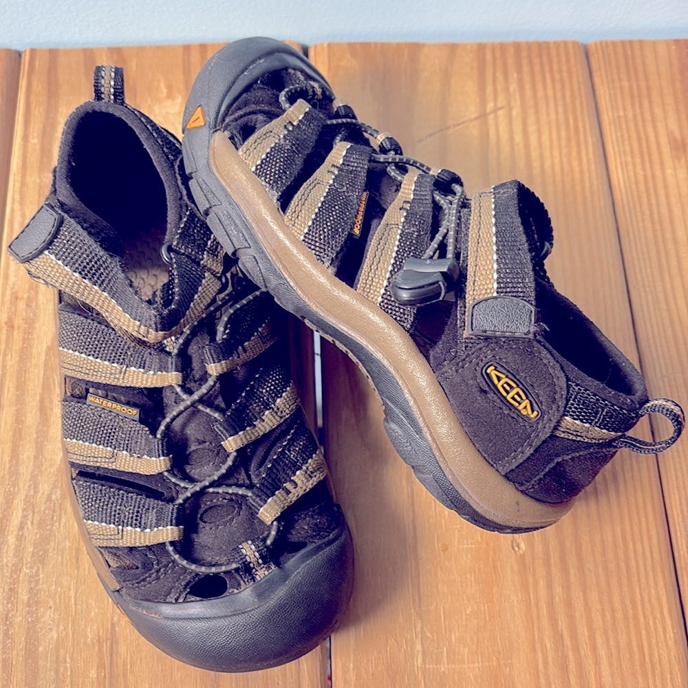 Keen Newport H2 Sandals Kids Size 1 Black Khaki Waterproof Sporty Shoes Boys !